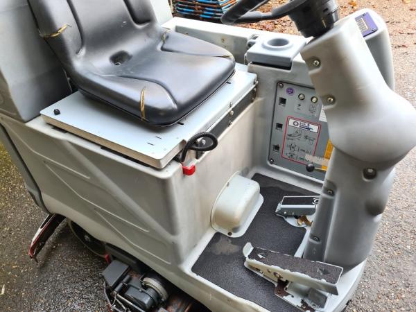 Preview: NILFISK Scheuersaugautomat BR 950S Reinigungsmaschine