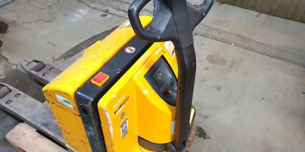 Preview: JUNGHEINRICH EJE-20 Elektrohubwagen Hubwagen an Bastler