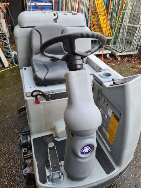 Preview: NILFISK Scheuersaugautomat BR 950S Reinigungsmaschine