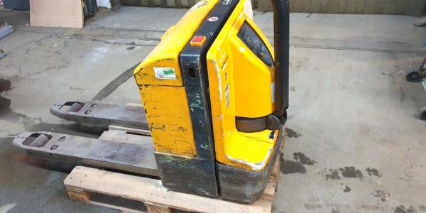 Preview: JUNGHEINRICH EJE-20 Elektrohubwagen Hubwagen an Bastler