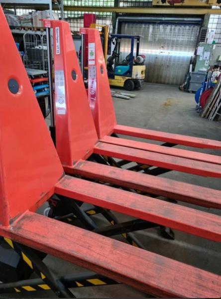 SCHERENHUBWAGEN 1000kg Toyota Elektro Gabel 120cm