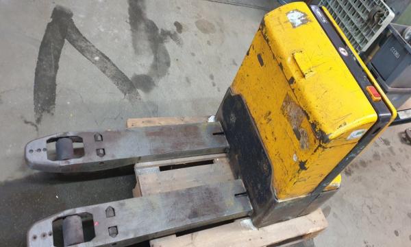 JUNGHEINRICH EJE-20 Elektrohubwagen Hubwagen an Bastler